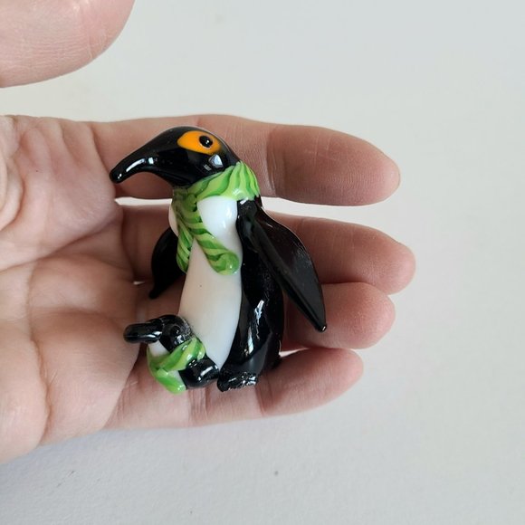 Glass Penguin with baby figurine. - Picture 5 of 11